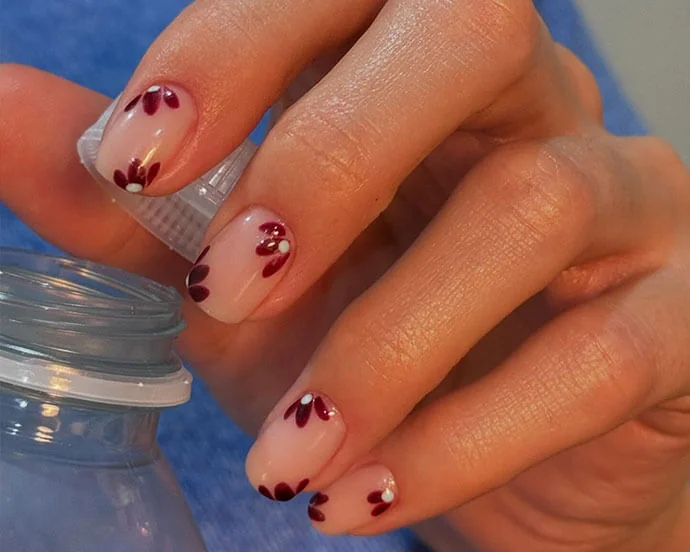 Minimal ve Soft Nail Art örnek 3