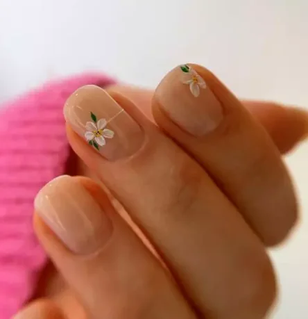 Minimal ve Soft Nail Art örnek 5